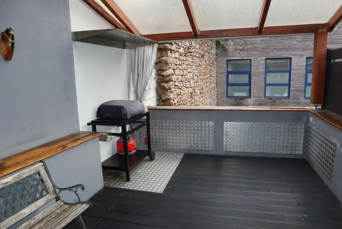 Maison spacieuse à vendre à Autun avec 5 chambres et 4 garages 