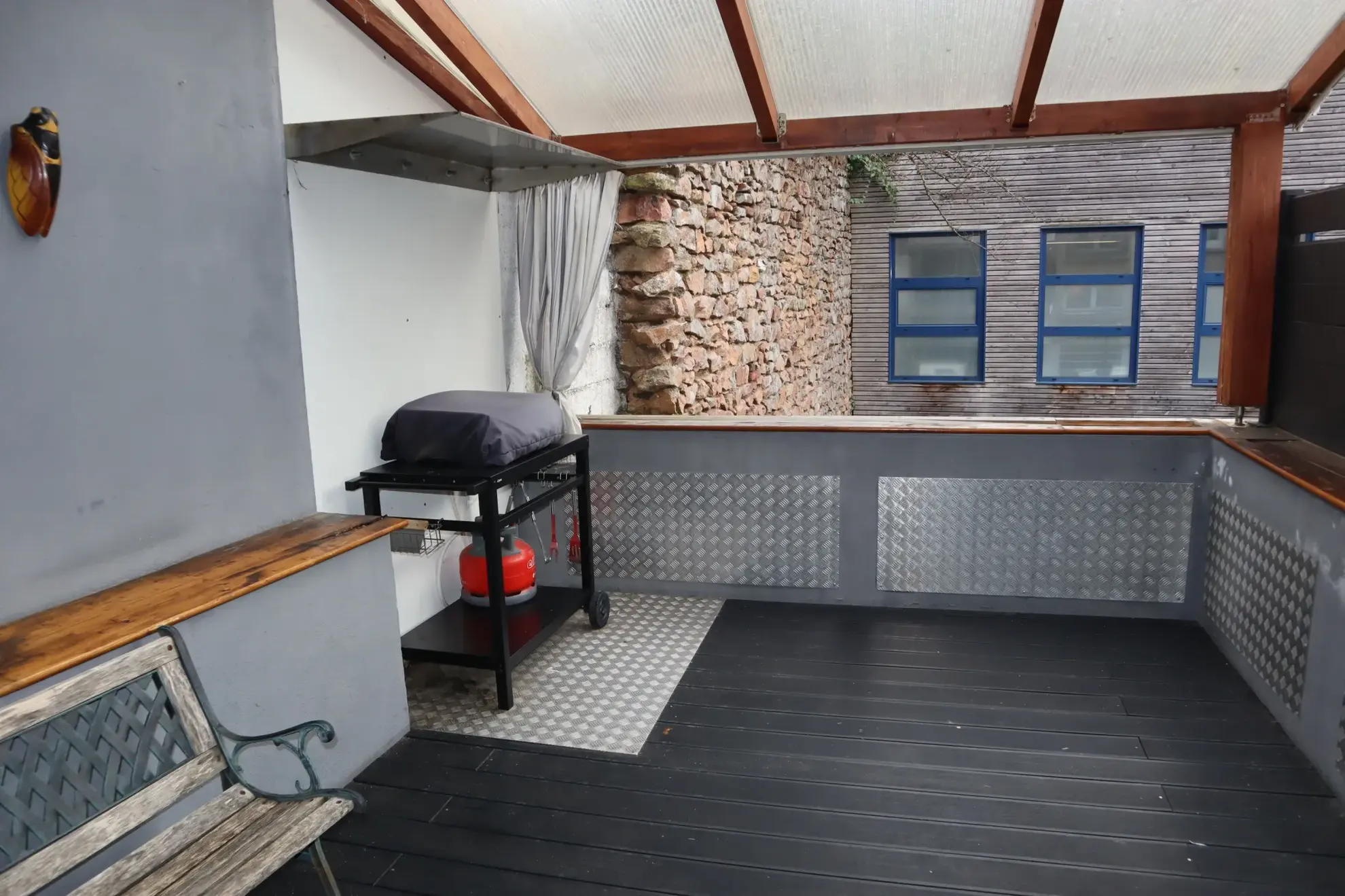 Maison spacieuse à vendre à Autun avec 5 chambres et 4 garages 
