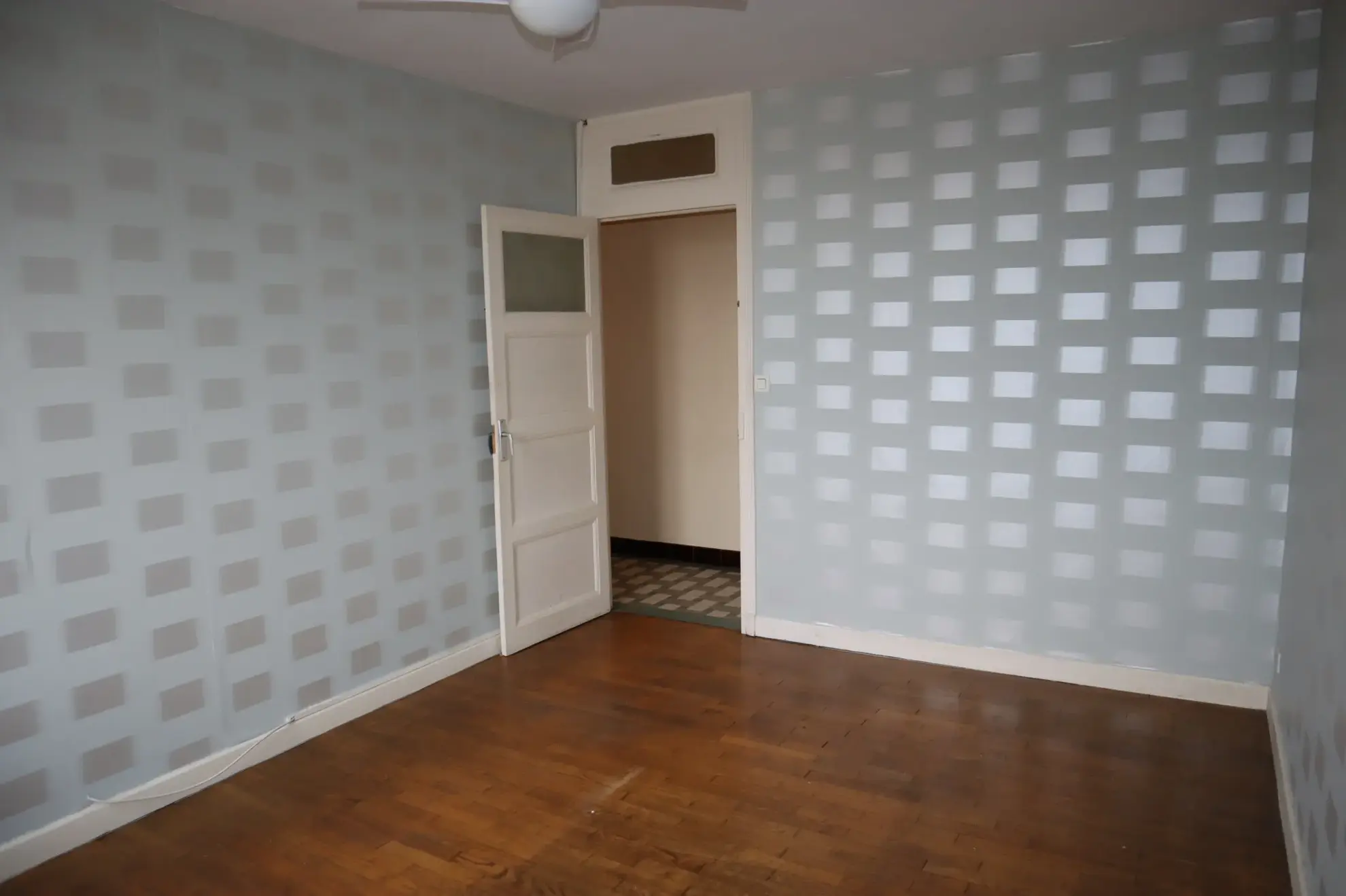 Maison spacieuse à vendre à Autun avec 5 chambres et 4 garages 
