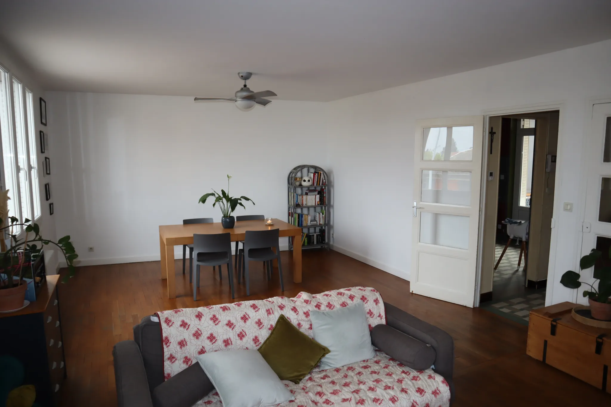 Maison spacieuse à vendre à Autun avec 5 chambres et 4 garages 