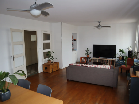 Maison spacieuse à vendre à Autun avec 5 chambres et 4 garages