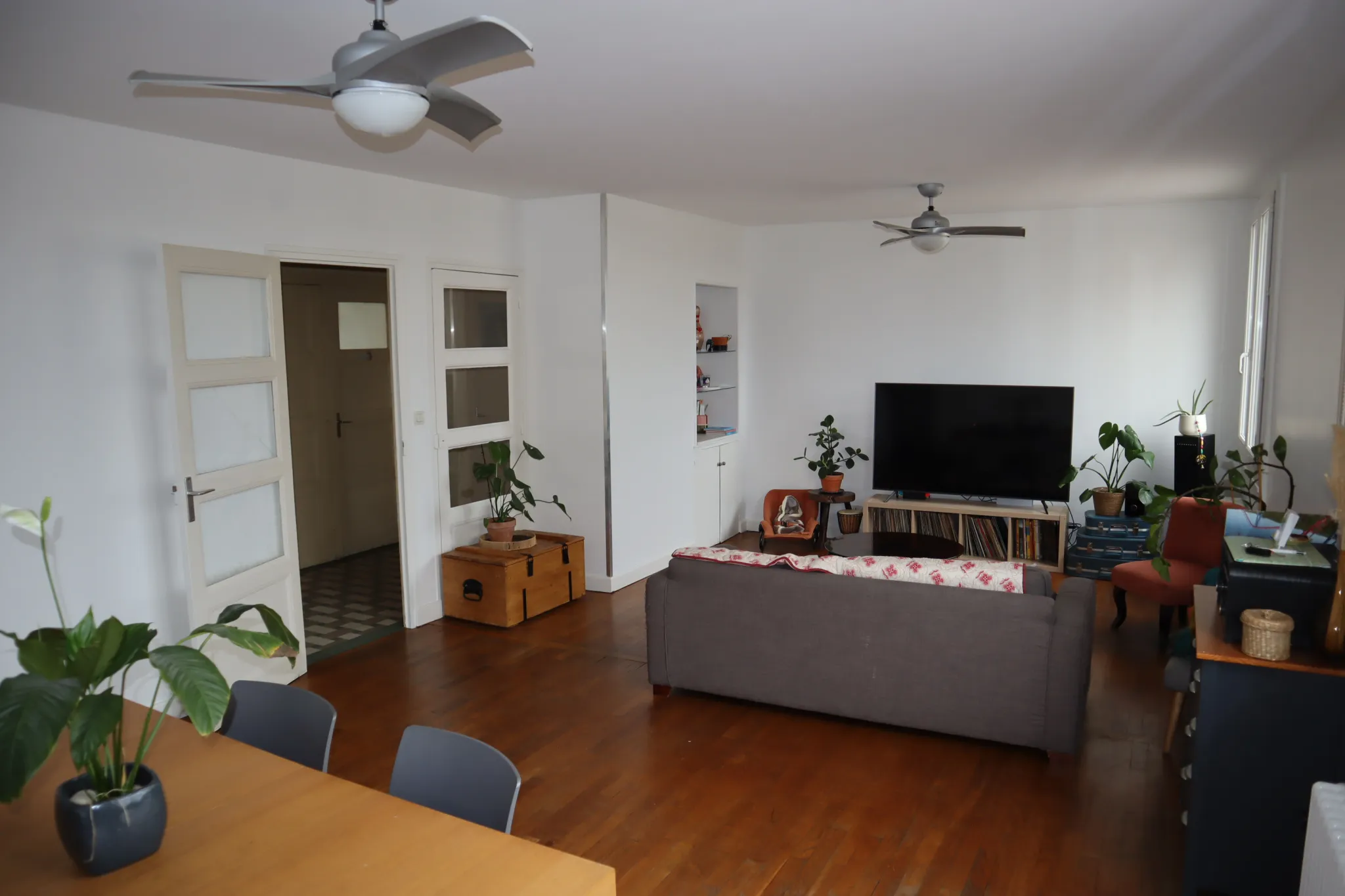 Maison spacieuse à vendre à Autun avec 5 chambres et 4 garages 