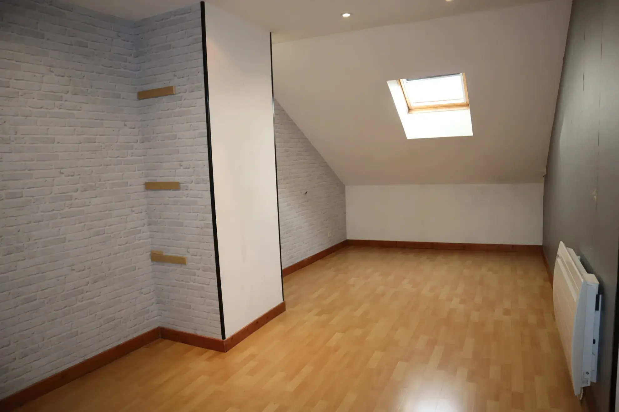 Maison spacieuse à vendre à Autun avec 5 chambres et 4 garages 