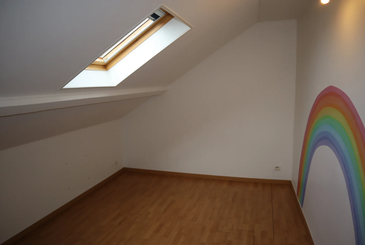 Maison spacieuse à vendre à Autun avec 5 chambres et 4 garages 