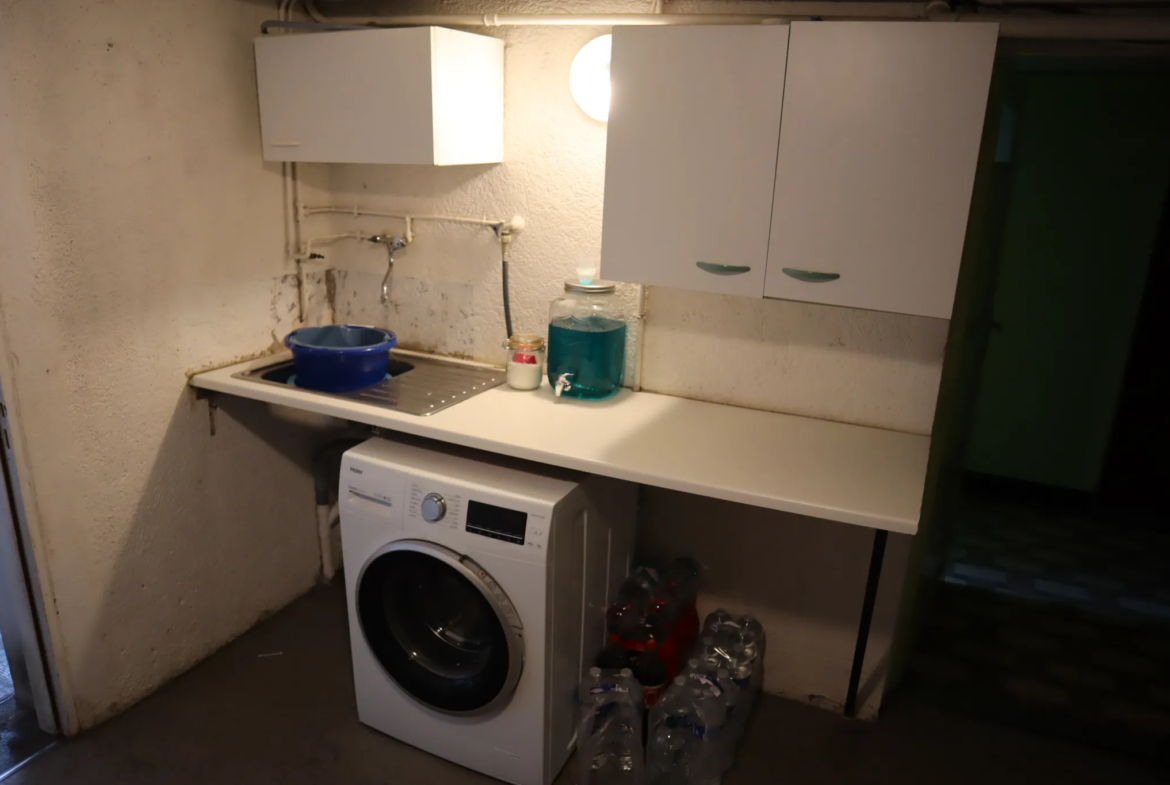 Maison spacieuse à vendre à Autun avec 5 chambres et 4 garages 