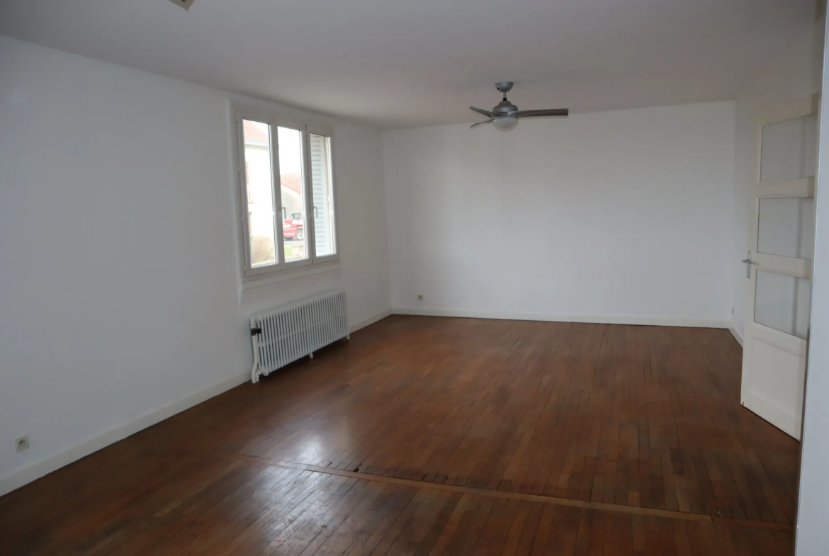 Maison spacieuse à vendre à Autun avec 5 chambres et 4 garages 