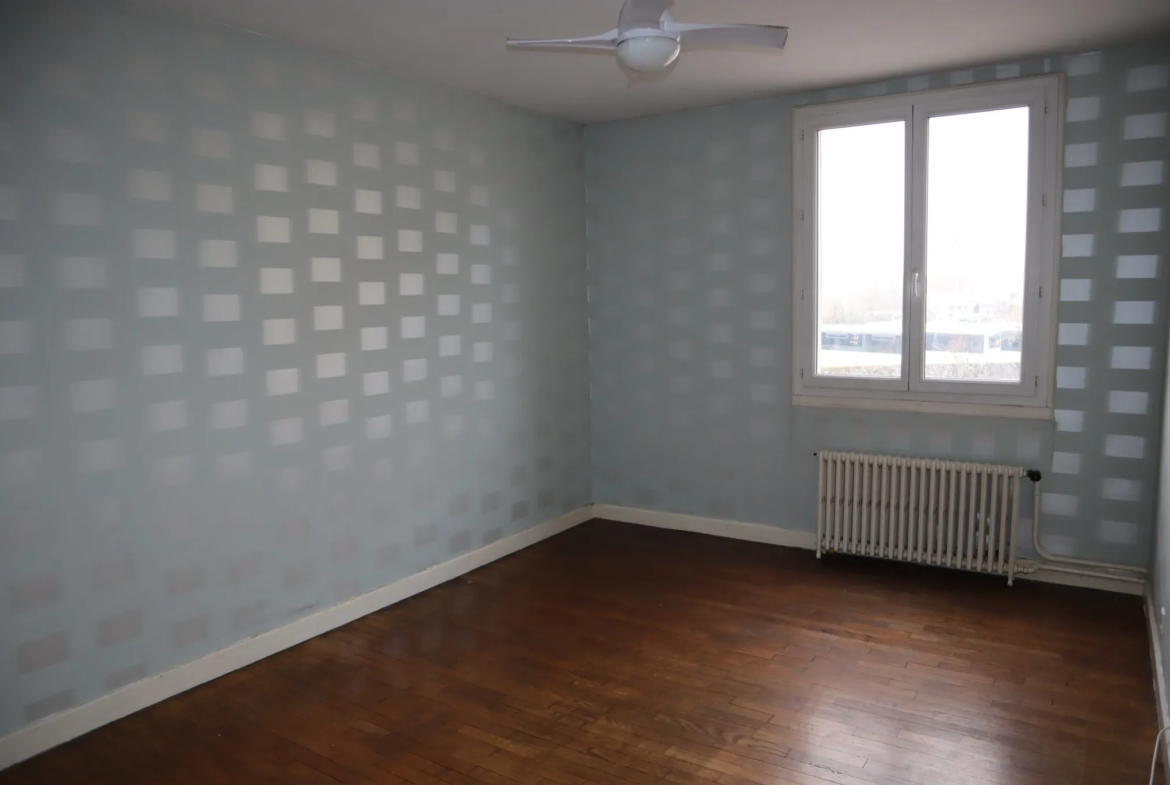 Maison spacieuse à vendre à Autun avec 5 chambres et 4 garages 