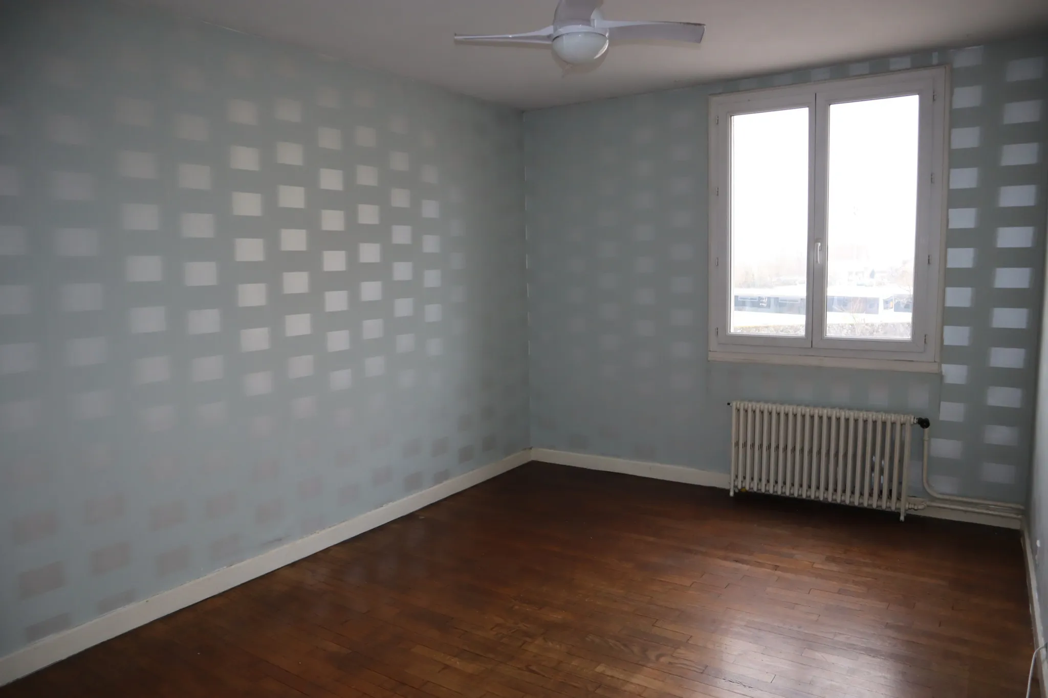Maison spacieuse à vendre à Autun avec 5 chambres et 4 garages 