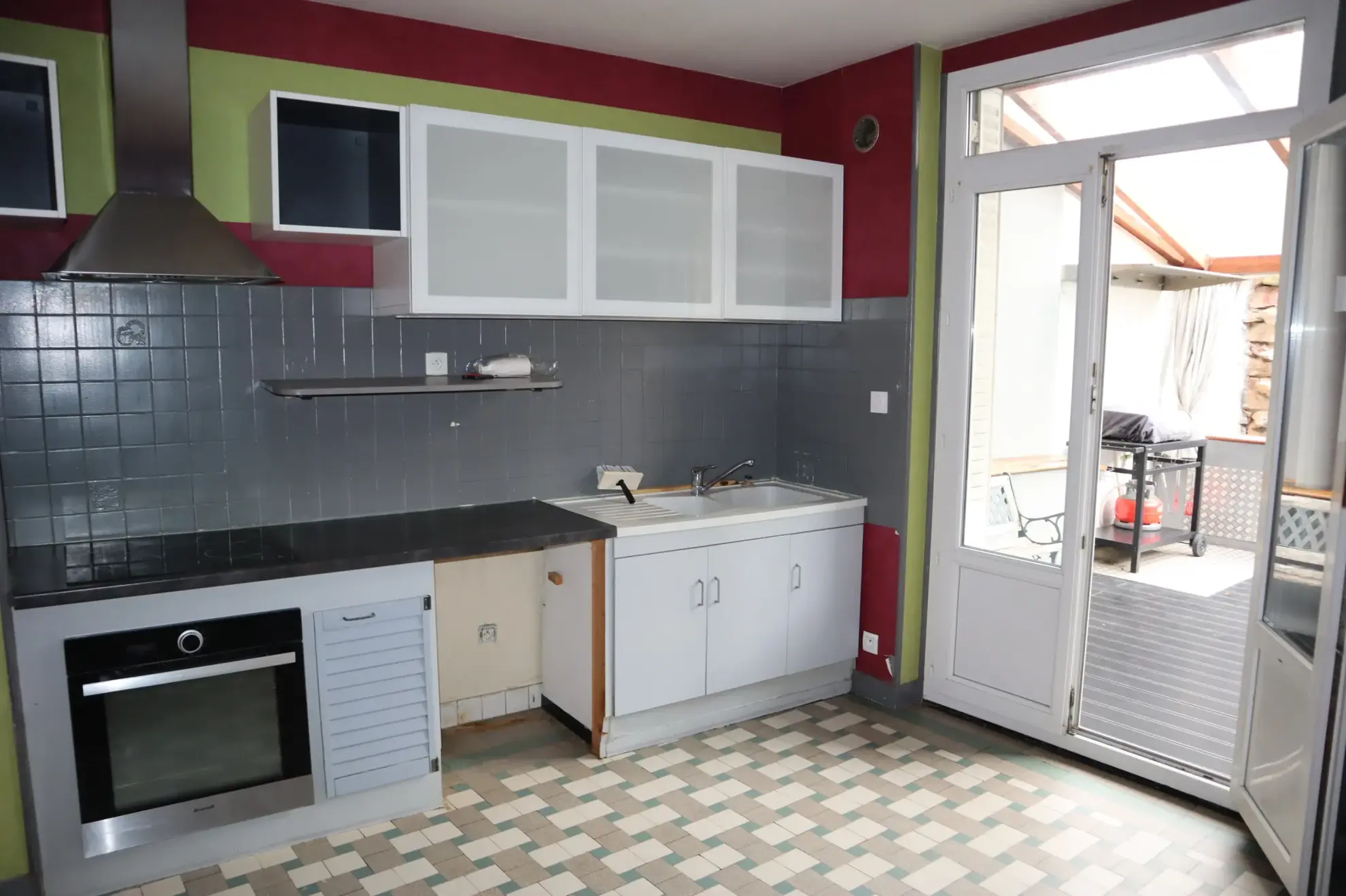 Maison spacieuse à vendre à Autun avec 5 chambres et 4 garages 