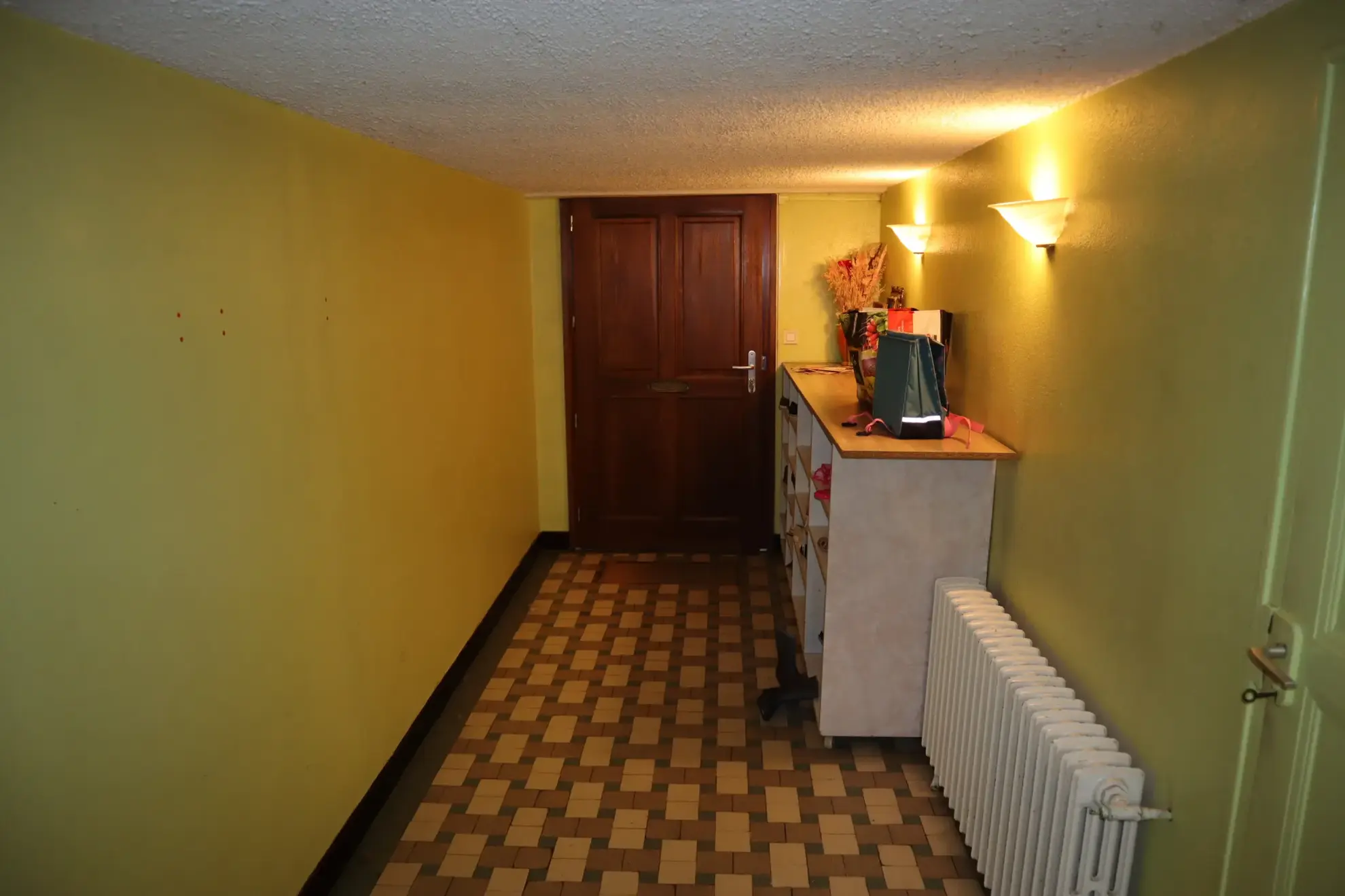 Maison spacieuse à vendre à Autun avec 5 chambres et 4 garages 