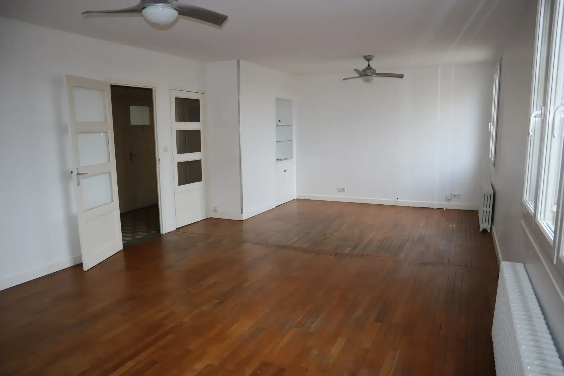 Maison spacieuse à vendre à Autun avec 5 chambres et 4 garages 