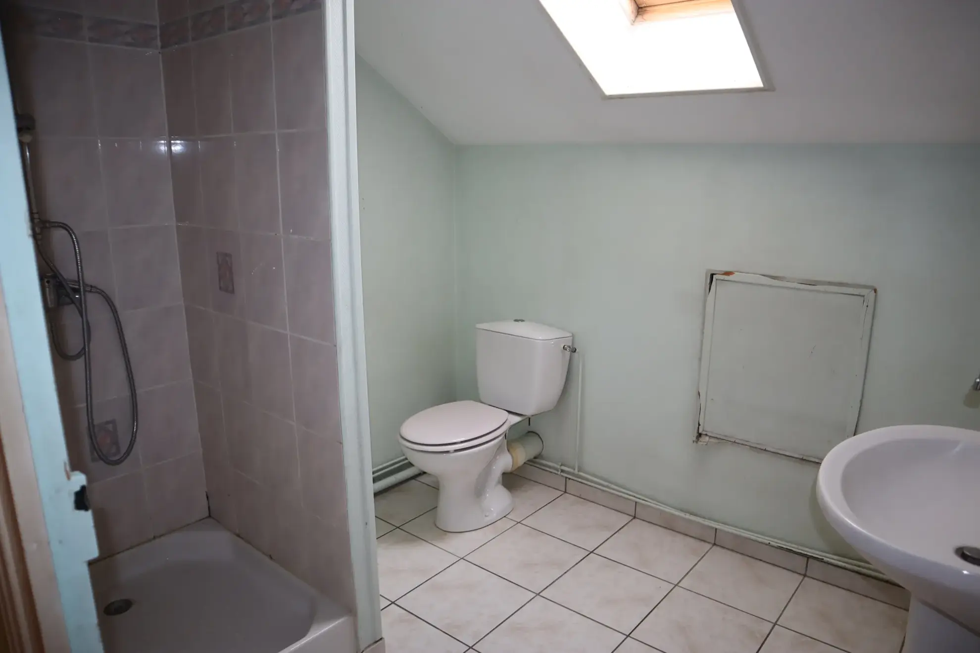 Maison spacieuse à vendre à Autun avec 5 chambres et 4 garages 