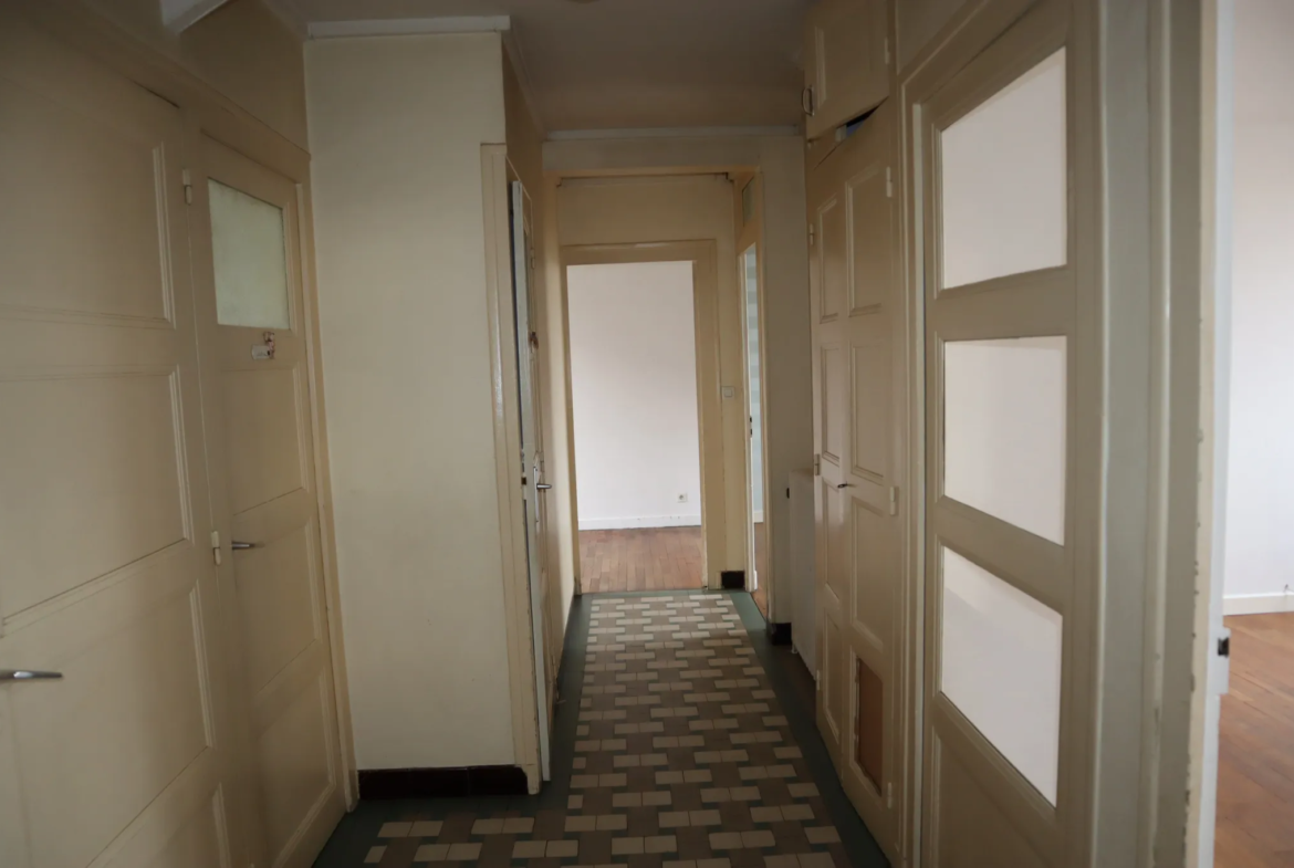 Maison spacieuse à vendre à Autun avec 5 chambres et 4 garages 