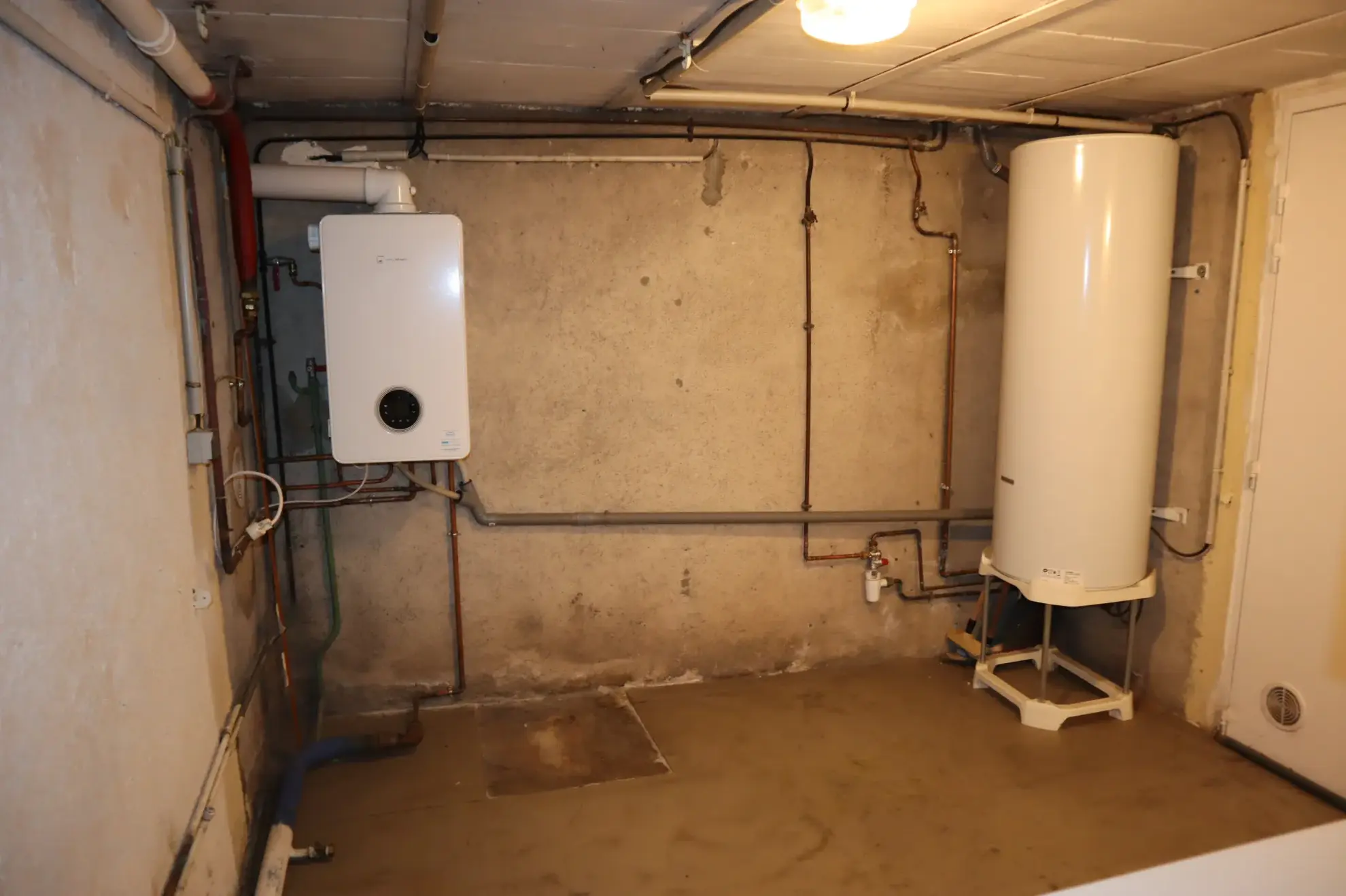 Maison spacieuse à vendre à Autun avec 5 chambres et 4 garages 