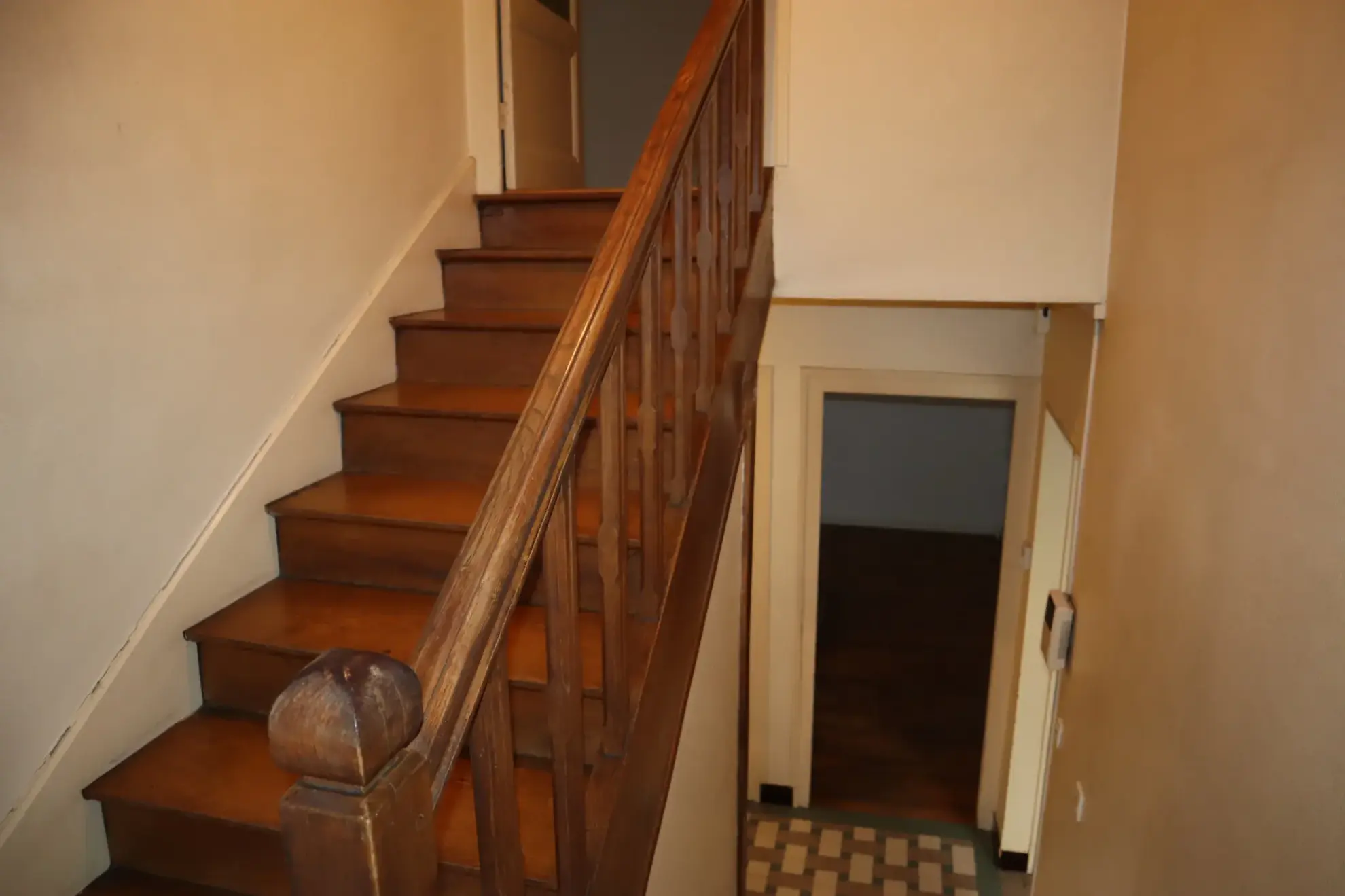 Maison spacieuse à vendre à Autun avec 5 chambres et 4 garages 