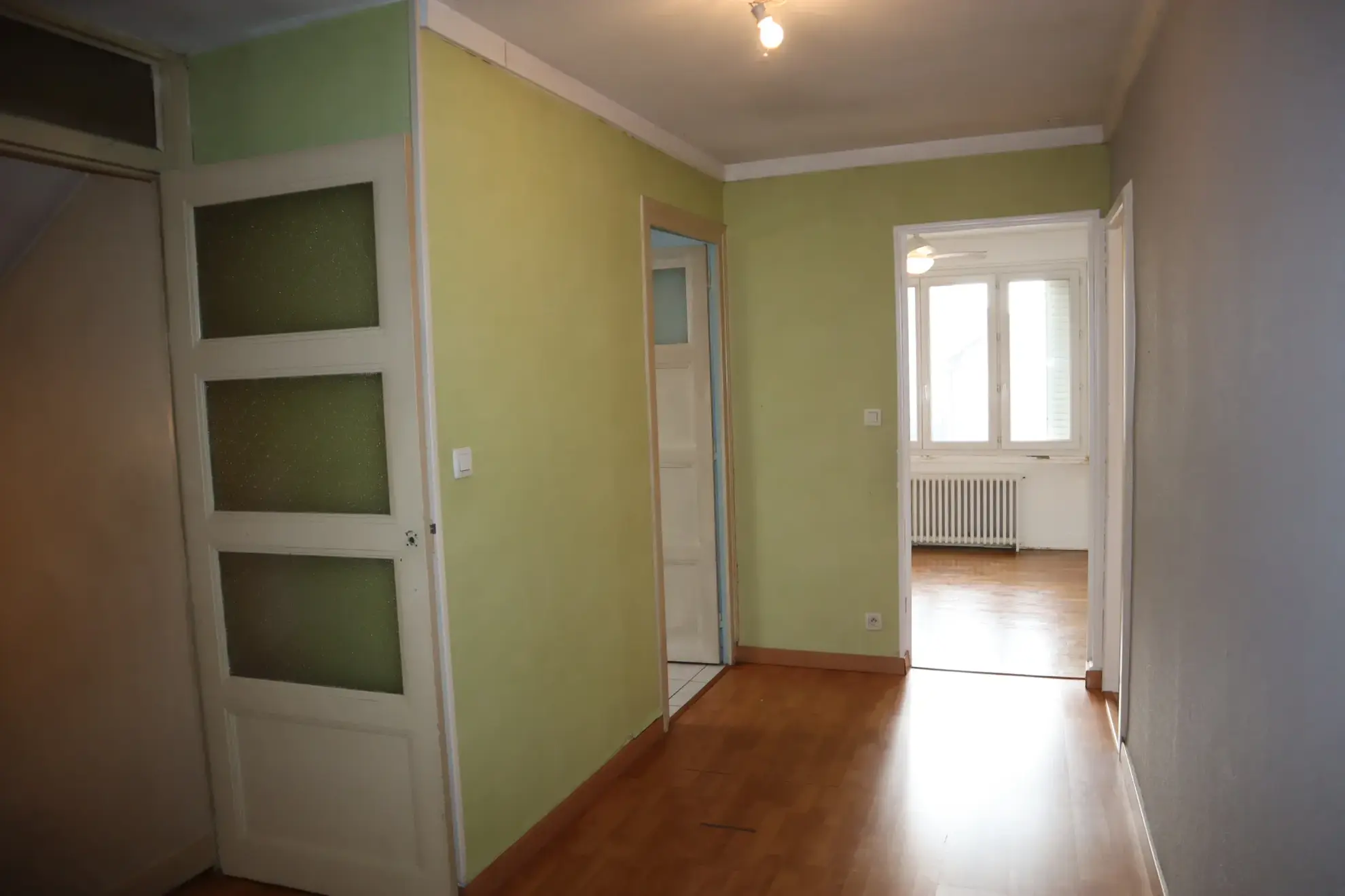 Maison spacieuse à vendre à Autun avec 5 chambres et 4 garages 
