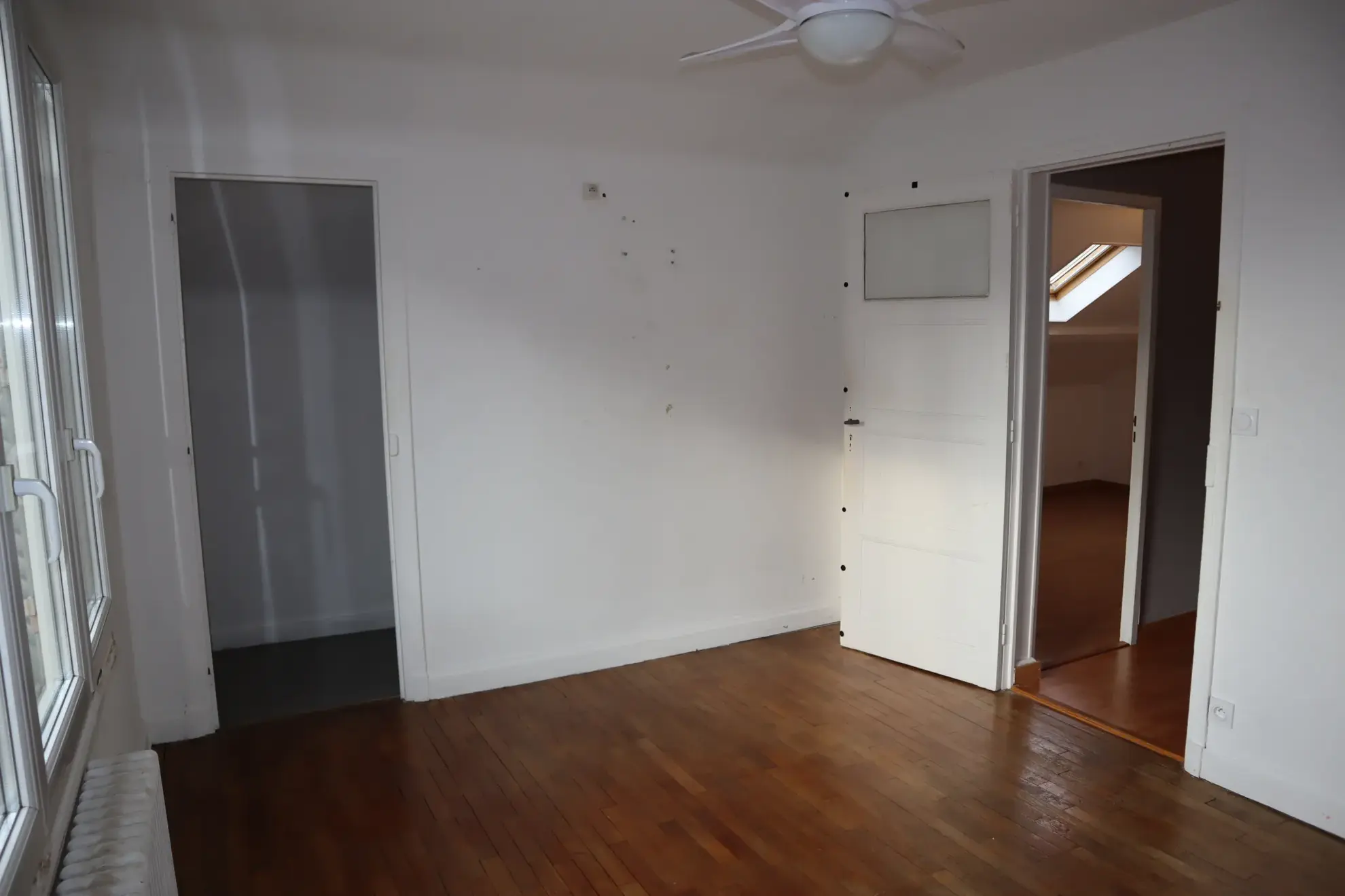 Maison spacieuse à vendre à Autun avec 5 chambres et 4 garages 