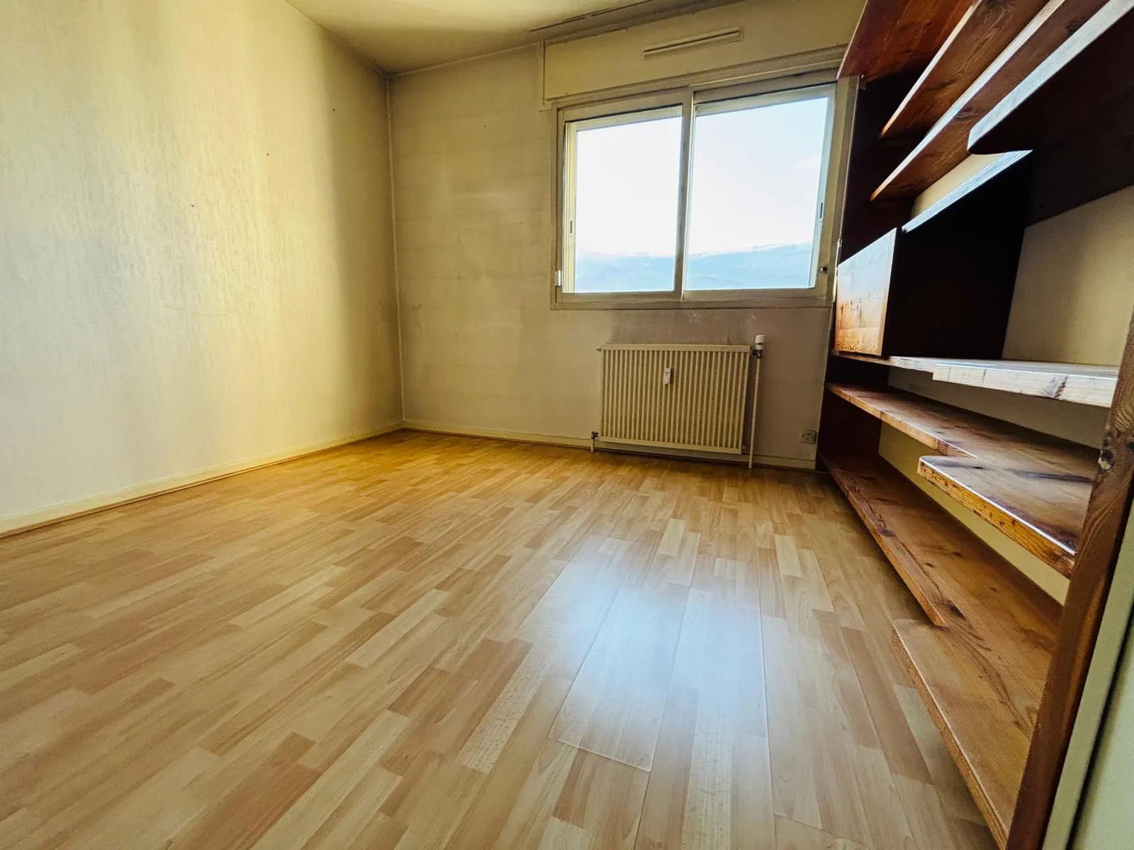 Appartement T4 80 m² avec balcon à rénover à Grenoble 