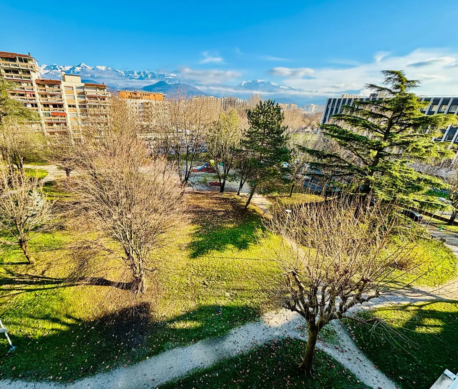Appartement T4 80 m² avec balcon à rénover à Grenoble 
