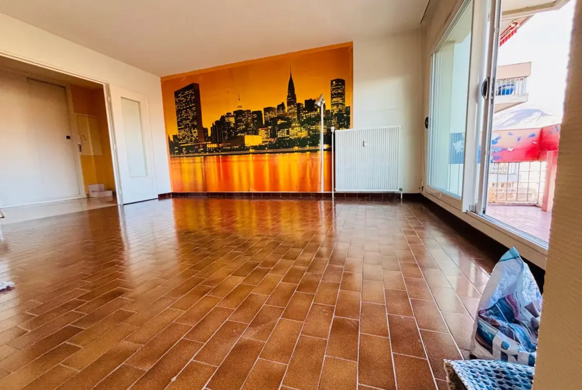 Appartement T4 80 m² avec balcon à rénover à Grenoble 