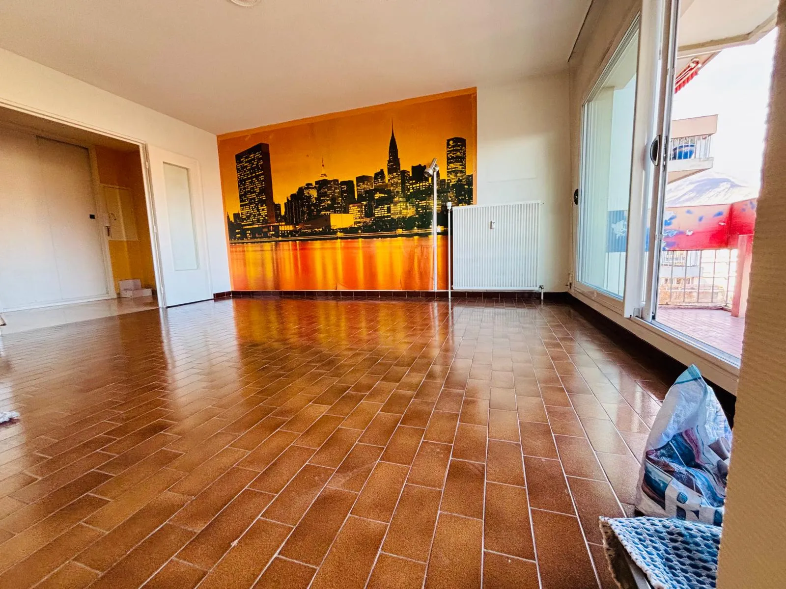 Appartement T4 80 m² avec balcon à rénover à Grenoble 