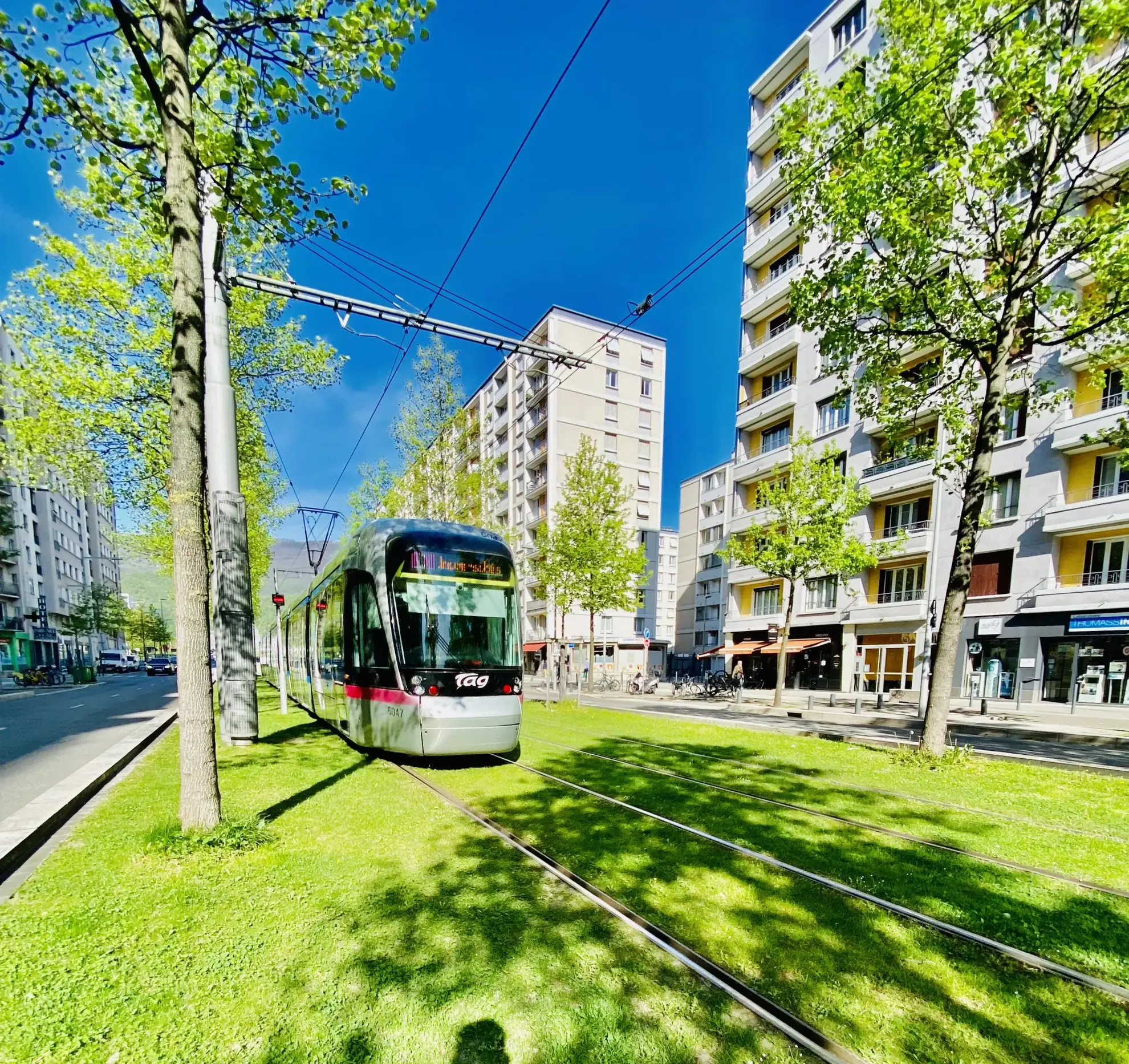 Appartement T4 80 m² avec balcon à rénover à Grenoble 