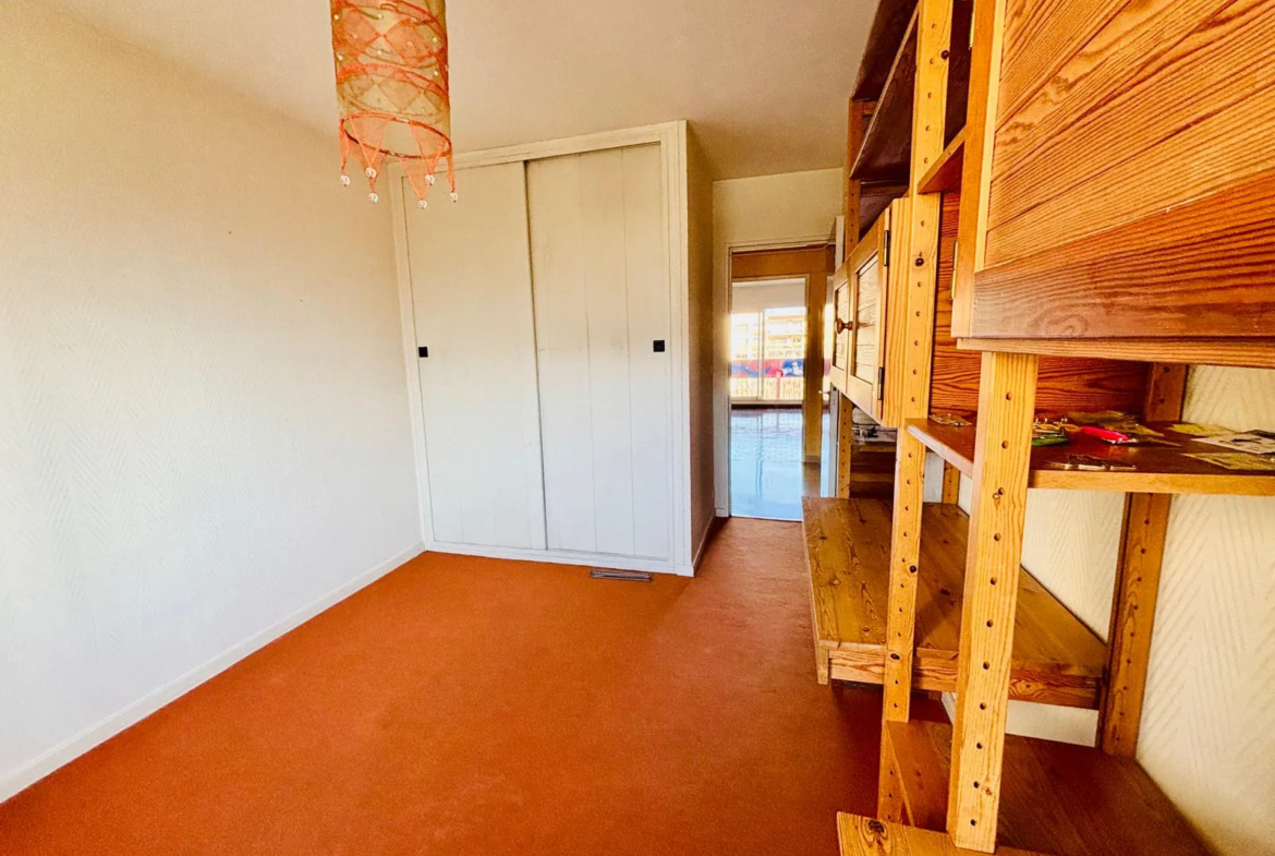 Appartement T4 80 m² avec balcon à rénover à Grenoble 