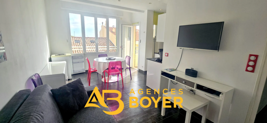 Appartement T2 Rénové à Bandol - Vue Imprenable sur le Port