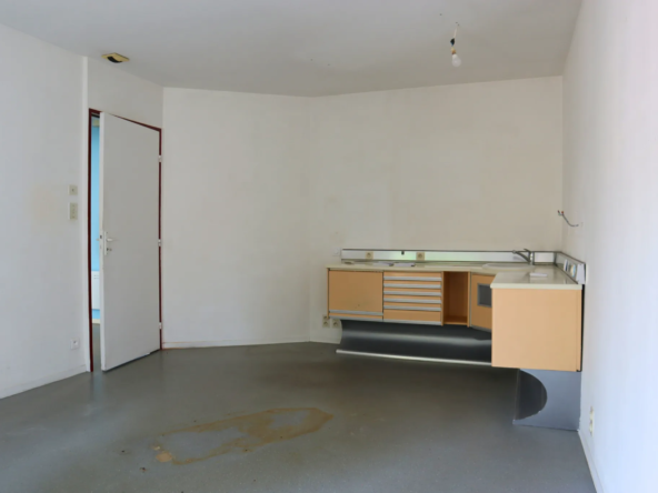 Maison de plain-pied à Cognac avec terrasse et trois parkings 