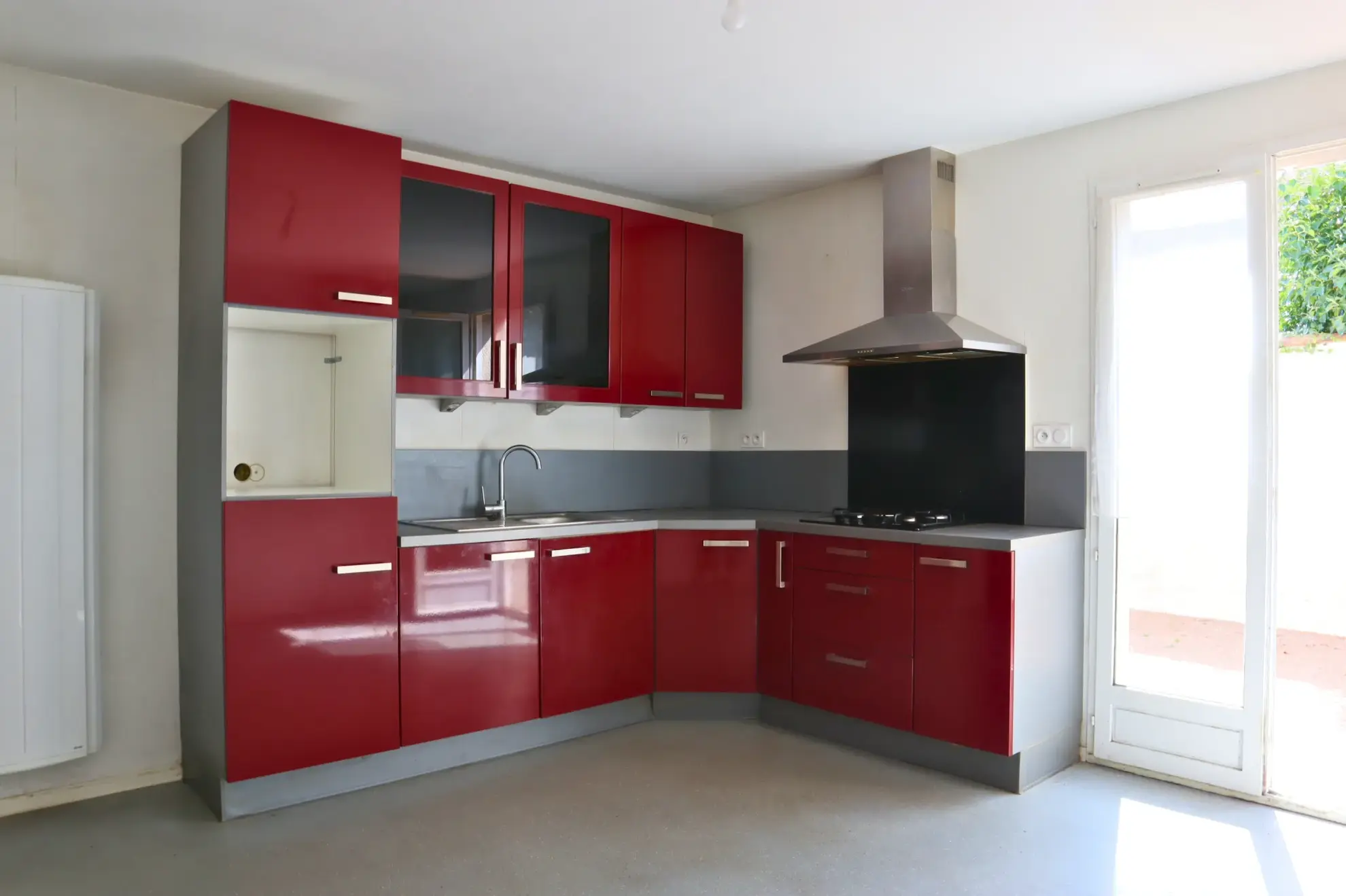 Maison de plain-pied à Cognac avec terrasse et trois parkings 