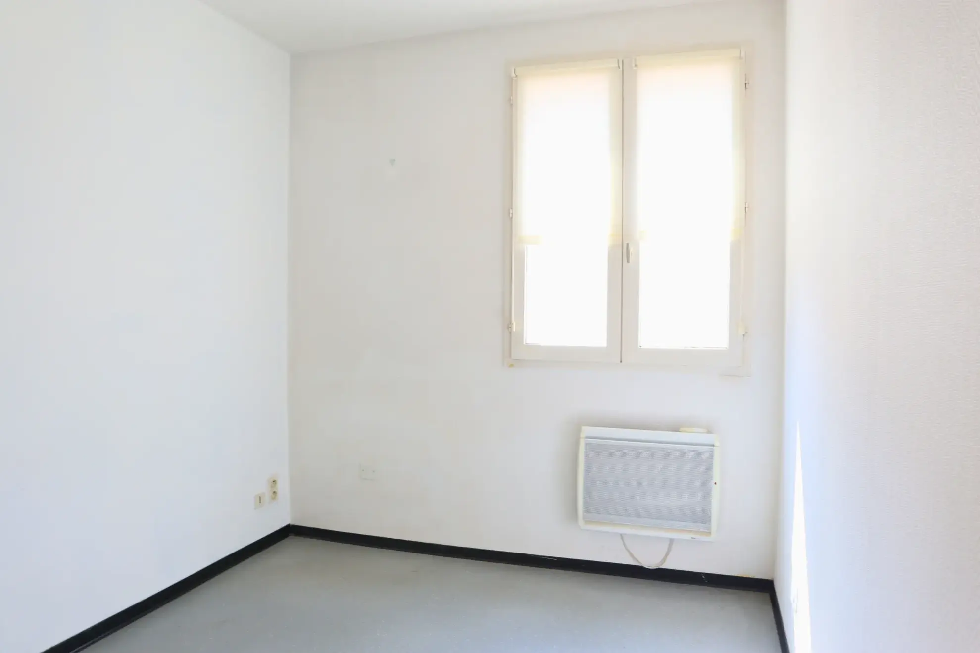 Maison de plain-pied à Cognac avec terrasse et trois parkings 