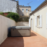Maison de plain-pied à Cognac avec terrasse et trois parkings