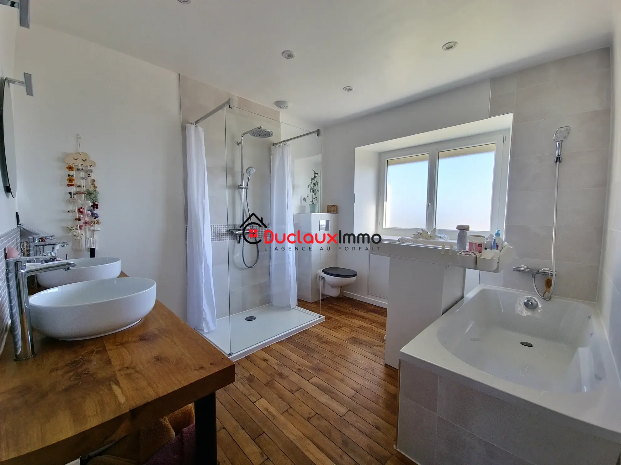 Maison individuelle en pierre de 125 m² à Lafeuillade-en-Vezie, entièrement rénovée 