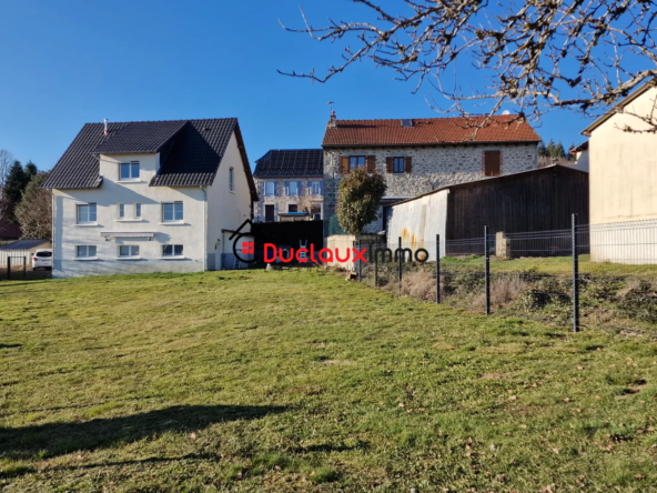 Maison individuelle en pierre de 125 m² à Lafeuillade-en-Vezie, entièrement rénovée 