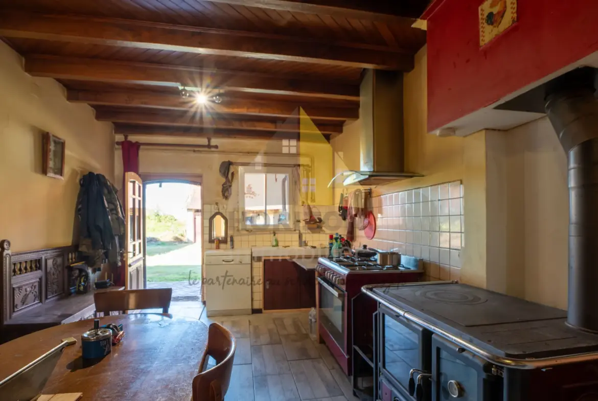 Longère mitoyenne avec dépendances à Frangy-en-Bresse 