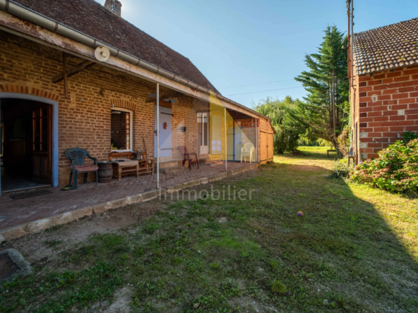 Longère mitoyenne avec dépendances à Frangy-en-Bresse