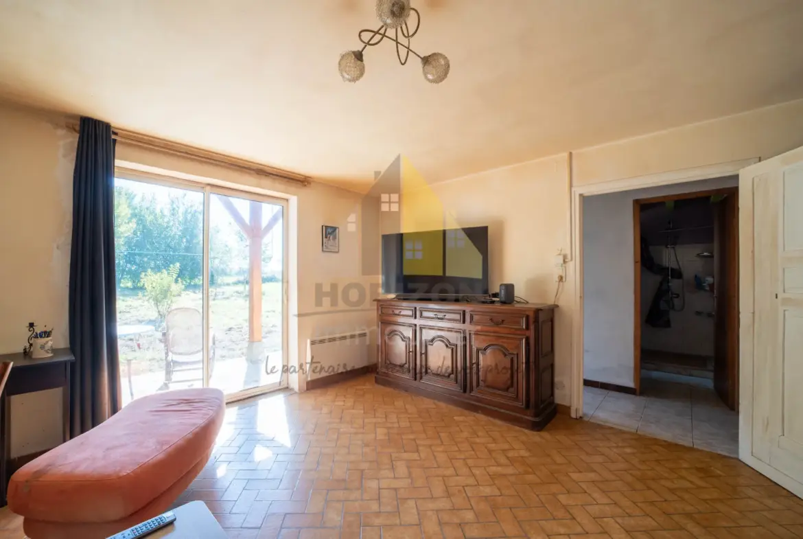 Longère mitoyenne avec dépendances à Frangy-en-Bresse 