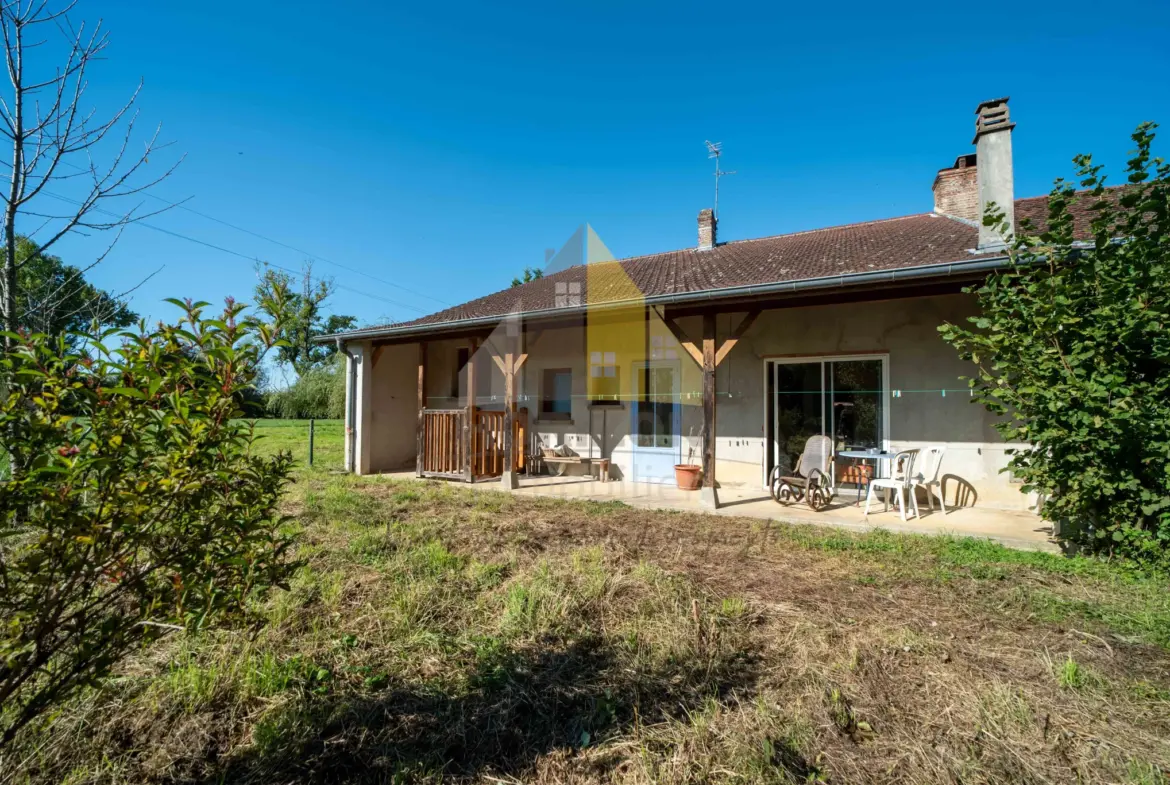 Longère mitoyenne avec dépendances à Frangy-en-Bresse 