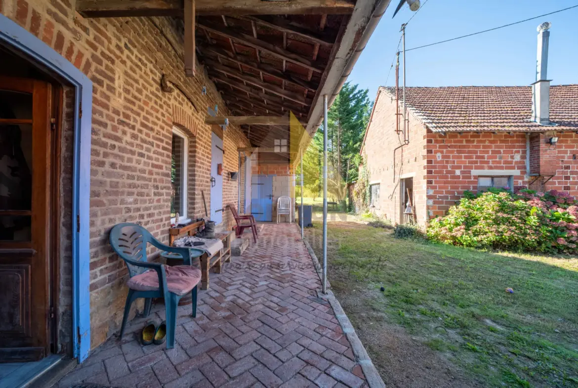Longère mitoyenne avec dépendances à Frangy-en-Bresse 