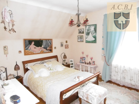 Jolie Maison à Vendôme - 4 Chambres, Proche Commodités 