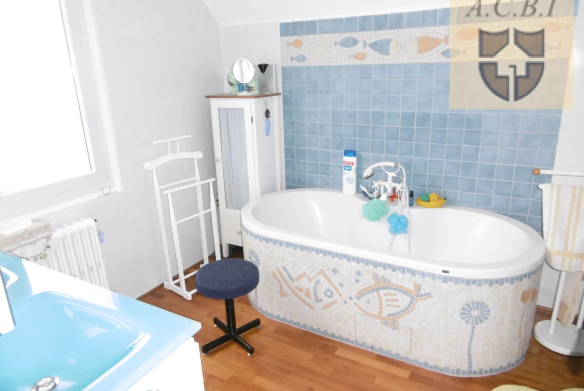 Jolie Maison à Vendôme - 4 Chambres, Proche Commodités 