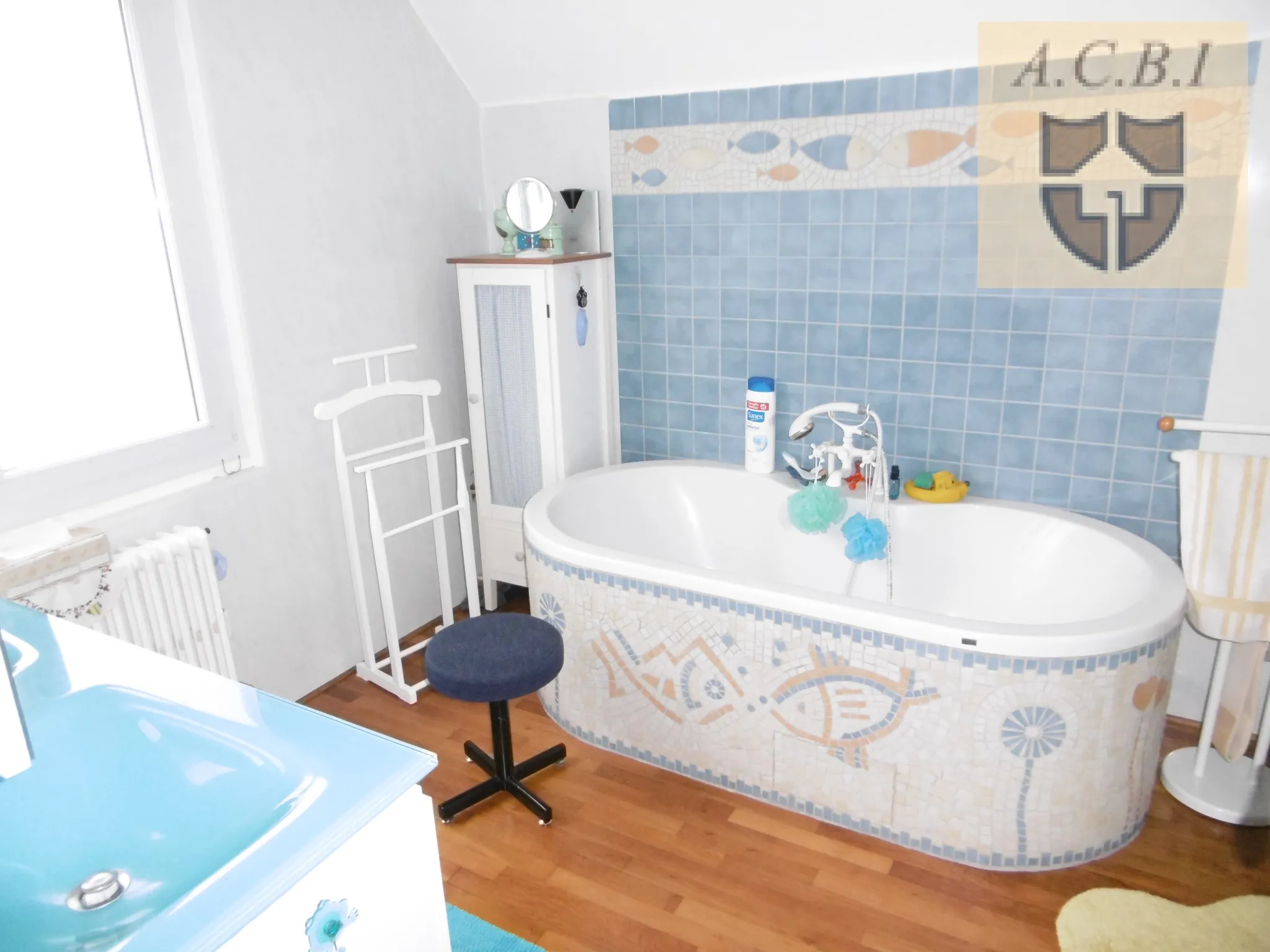 Jolie Maison à Vendôme - 4 Chambres, Proche Commodités 