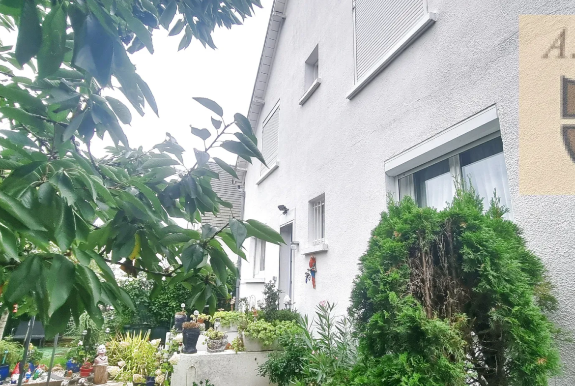 Jolie Maison à Vendôme - 4 Chambres, Proche Commodités 