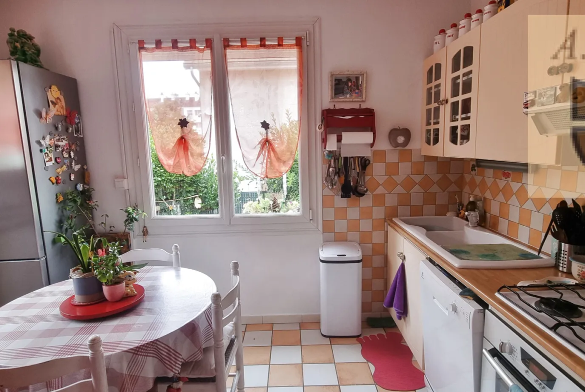 Jolie Maison à Vendôme - 4 Chambres, Proche Commodités 