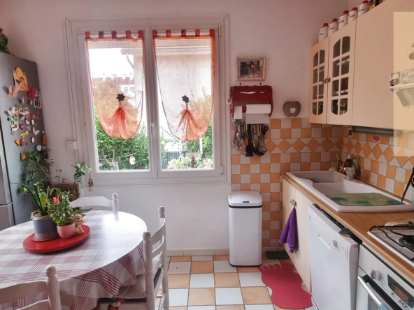 Jolie Maison à Vendôme - 4 Chambres, Proche Commodités 