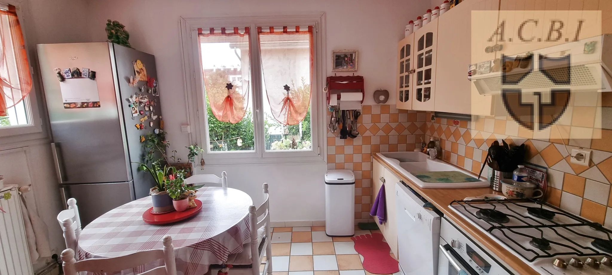 Jolie Maison à Vendôme - 4 Chambres, Proche Commodités 
