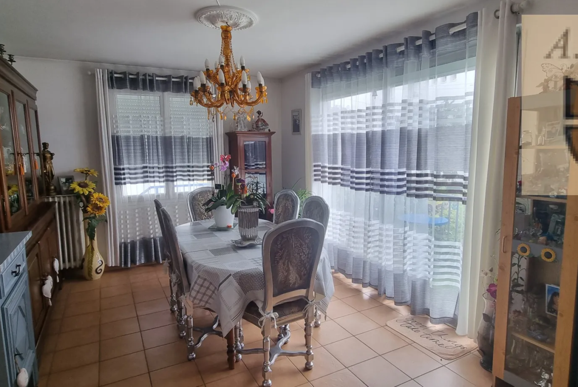 Jolie Maison à Vendôme - 4 Chambres, Proche Commodités 