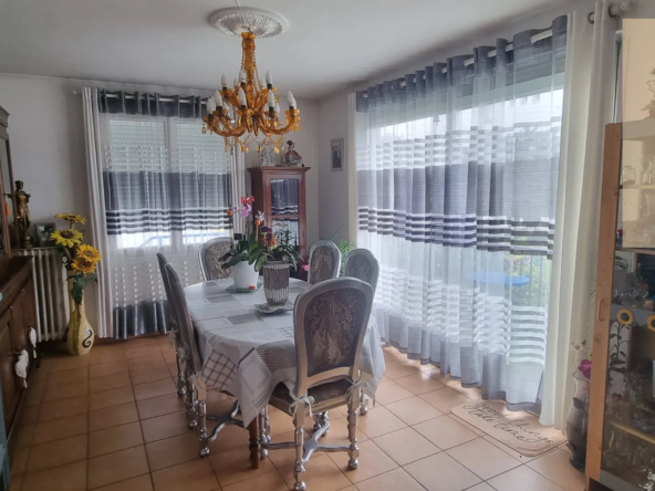 Jolie Maison à Vendôme - 4 Chambres, Proche Commodités 