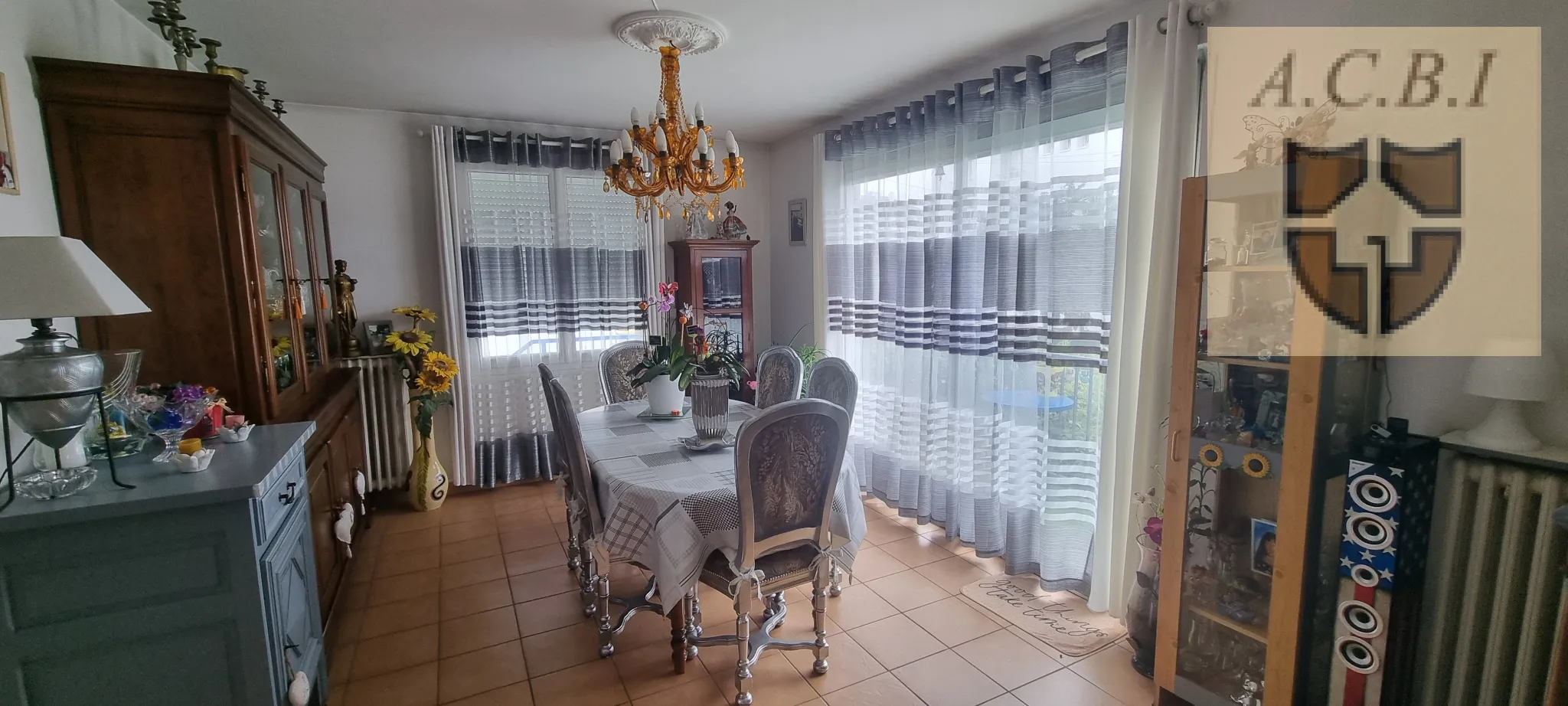 Jolie Maison à Vendôme - 4 Chambres, Proche Commodités 
