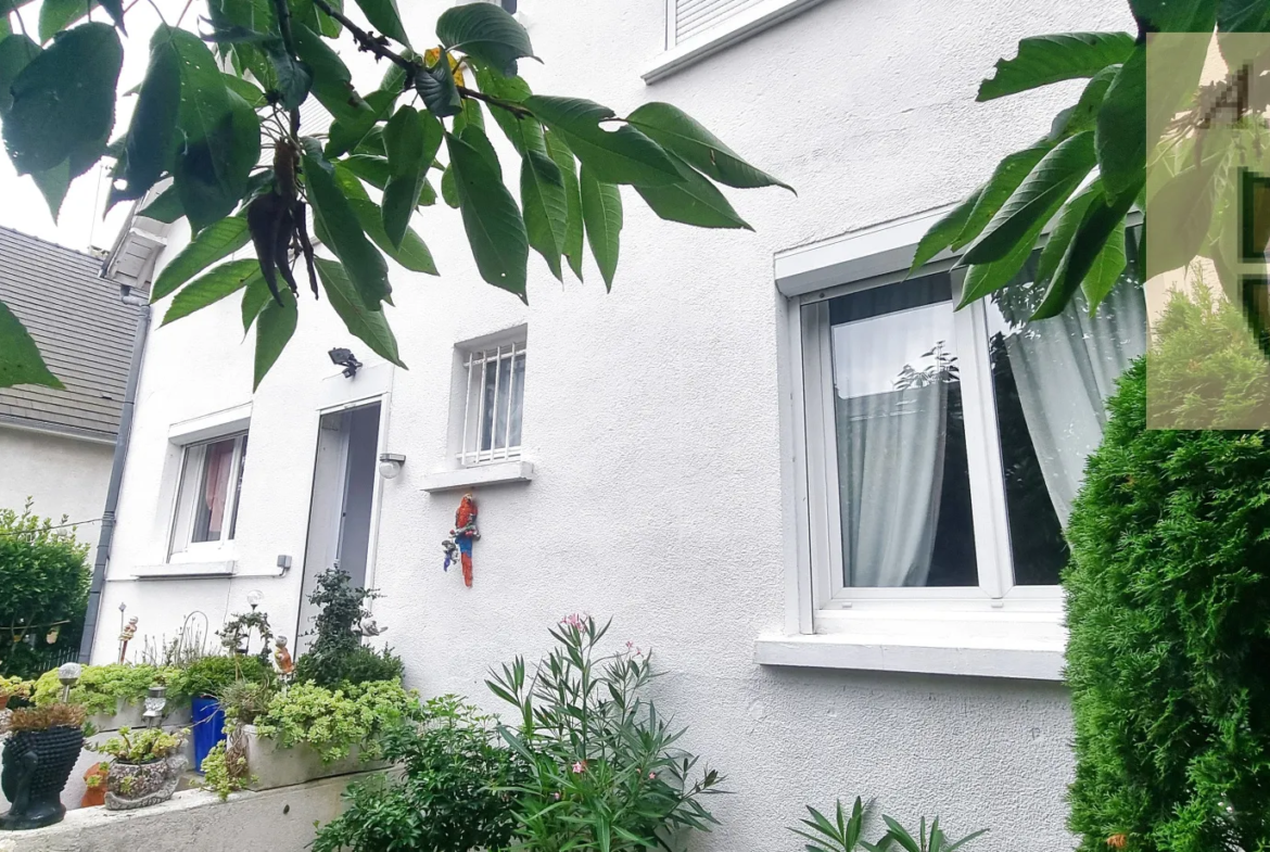 Jolie Maison à Vendôme - 4 Chambres, Proche Commodités 